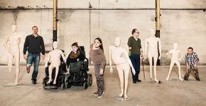Campanha cria manequins inspirados em pessoas com deficiência e pergunta “quem é perfeito?”