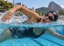 Featured side: O que acontece no corpo de quem pratica natação? Especialistas explicam os efeitos no coração, pulmões e mente