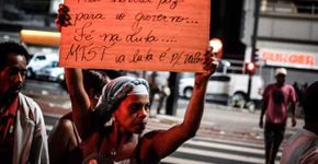 Por melhorias na habitação, MTST monta acampamento na Paulista