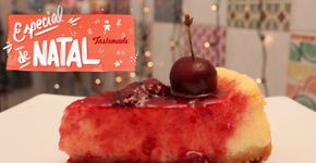 Ceia de Natal: cheesecake com calda de frutas vermelhas