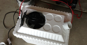 Ar condicionado caseiro 2: desta vez com caixa de isopor e mini ventilador