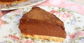 Torta de chocolate sem forno e sem gelatina: cremosa e fácil de fazer