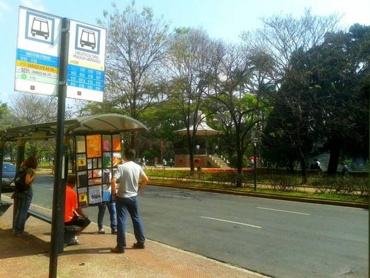 Quem quiser, pode pegar um livro emprestado ou doar um título