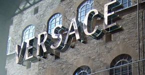 Ex-funcionário acusa Versace de usar código para clientes negros