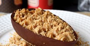 Ovo de Páscoa de chocolate com recheio de paçoca