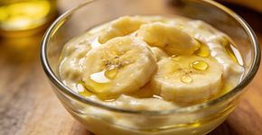 Mistura poderosa com máscara de banana e azeite de oliva transforma fios opacos em minutos