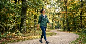 Caminhadas japonesas: a nova tendência para se manter em forma sem esforço e com foco no bem-estar
