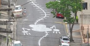 Grafiteiro argentino pinta lagartixa gigante no bairro da Saúde em SP