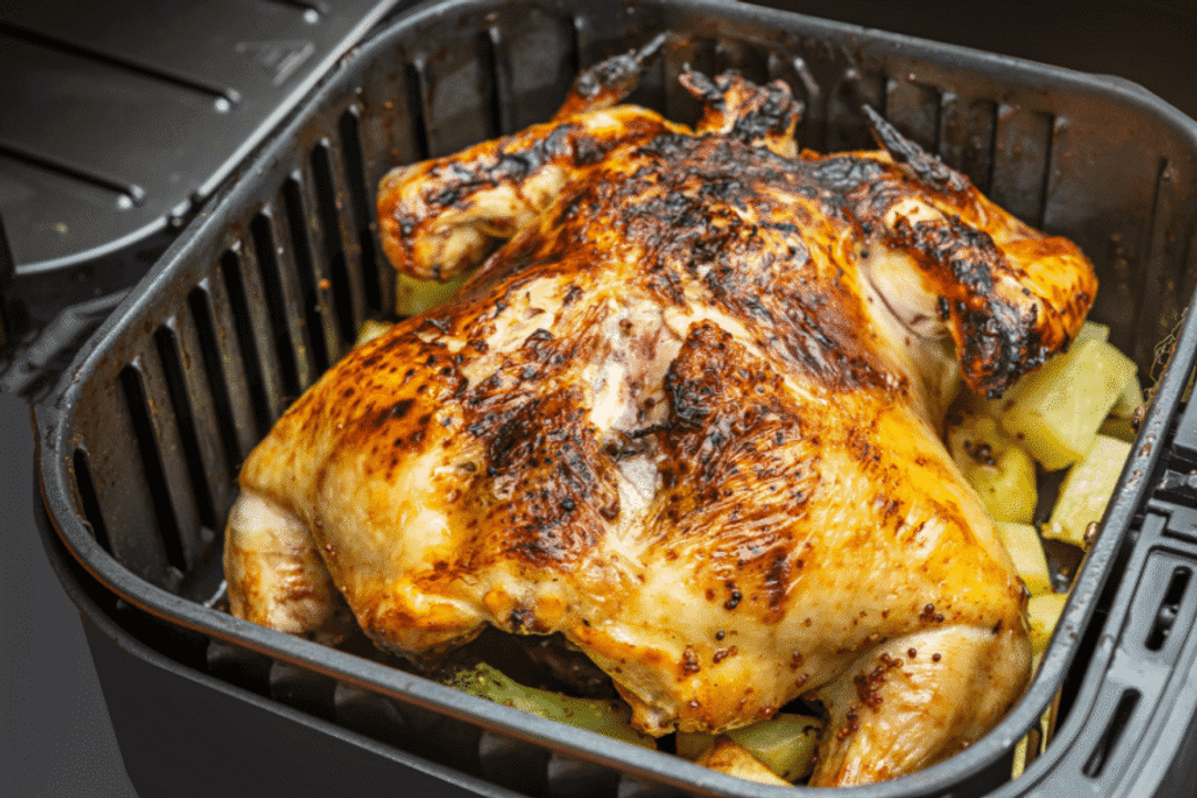 Frango assado com batata e brócolis (Imagem: Toyakisphoto | Shutterstock)