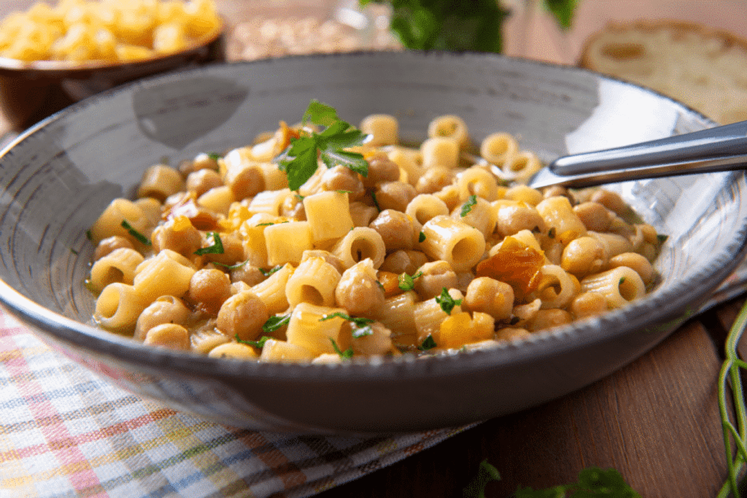 Macarrão com grão-de-bico (Imagem: Alessio Orru | Shutterstock)
