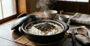 Os mestres japoneses concordam: “Para deixar o arroz mais aromático e saboroso, o segredo é adicionar alga kombu durante o cozimento.”
