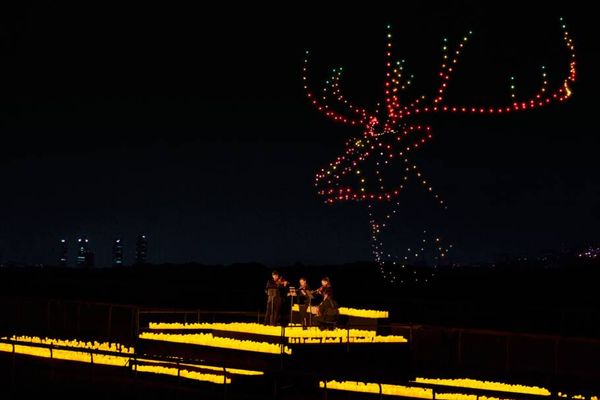Mais de 5 mil velas iluminam o quarteto de cordas