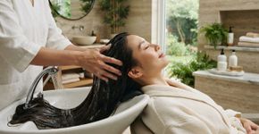 Lavar o cabelo à moda chinesa: o método que promete cabelos com brilho espelhado