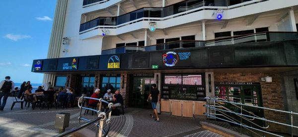 Interior do All-Stars Sports Bar com petiscos exclusivos