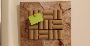 Com rolhas, artesãos produzem porta recado e porta copos