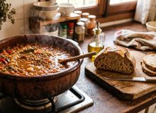 Featured side: Os cozinheiros espanhóis concordam: “Para fazer boas lentilhas, esmagamos 3 ou 4 tomates e picamos todos os legumes muito finamente.”