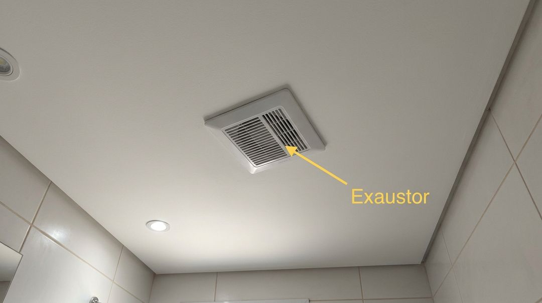 A combinação entre exaustão mecânica e vegetação adequada garante um espaço sempre arejado e livre de mofo.
