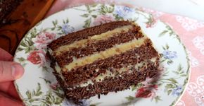 Aprenda a fazer bolo chocomoça cremoso na medida certa