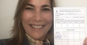 Capitã Cloroquina é vacinada contra a covid-19