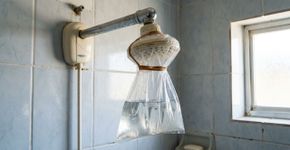 Como fazer a limpeza do chuveiro que está com os furinhos entupidos para o jato de água voltar a sair forte