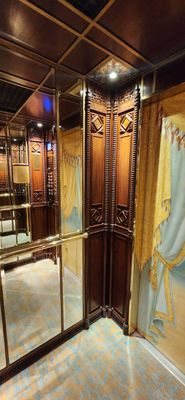 Detalhes do elevador do Copacabana Palace