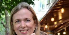 “Ler é antídoto contra as redes sociais”, afirma criadora de Pilar e os Detetives do Prédio Azul