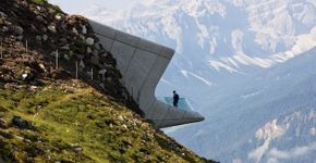 Museu com arquitetura futurista é construído em montanha