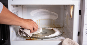 Como fazer um limpador de forno potente que remove sujeiras impossíveis?