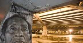 Fotografias gigantes trazem estrangeiros para as ruas de SP