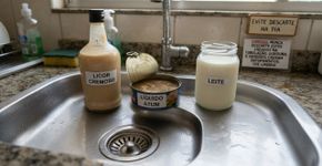 Não jogue estes 3 líquidos no ralo da pia: licor cremoso, líquido de atum enlatado e leite podem entupir a tubulação e gerar consertos caros