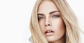 Cara Delevingne: os prazes no avião.