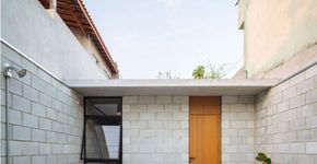 Arquitetos transformam casa com risco de desabamento em SP