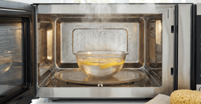 Limpeza do micro-ondas sem sujeira e com resultado impecável usando apenas o vapor do limão