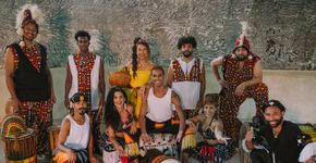 Trupe Benkady apresenta espetáculo Sons d´Oeste no Teatro Santos Dumont, em São Caetano