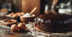 Receitas simples (e diferentes) de bolo de chocolate para fazer um brilharete à mesa