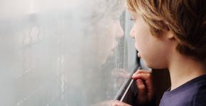 Por que algumas escolas continuam rejeitando crianças autistas?