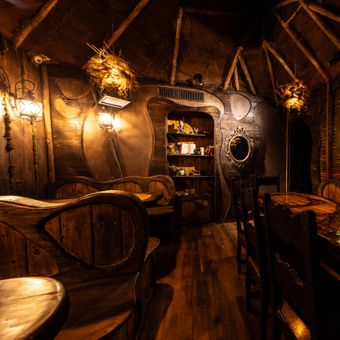 Featured mobile: Taverna Medieval comemora 10 anos com duelo de hambúrgueres, drinks premiados e música medieval