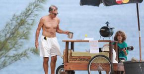 Ator Mario Gomes comenta sobre vender hambúrguer na praia