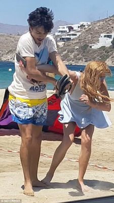 O exato momento em que Lindsay Lohan é agredida por seu noivo, o empresário russo Egor Tarabasov