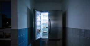 Geladeira barulhenta à noite é normal ou problema?