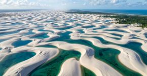 O parque brasileiro onde dunas brancas escondem lagoas de água doce e o cenário se transforma completamente ao longo do ano