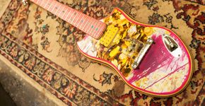 Argentino cria guitarras com boards de skate