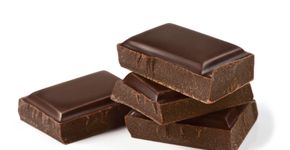 Comer chocolate diariamente pode ajudar a emagrecer, diz estudo
