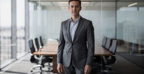 Como usar a linguagem corporal pra parecer super confiante mesmo estando nervoso