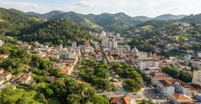 A cidade líder em qualidade de vida no interior de Minas tem custo de vida abaixo da capital e cresce ao chamar a atenção dos aposentados para moradia