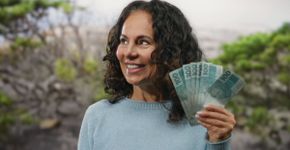 4 decretos para atrair dinheiro e prosperidade