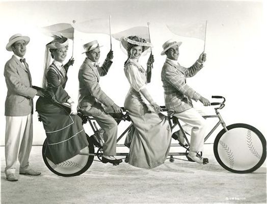 Betty Garrett, Frank Sinatra, Esther Williams e Gene Kelly