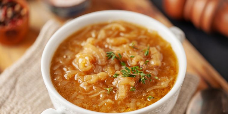 Featured main: A sopa de cebola gratinada que parece receita de restaurante, mas é fácil de fazer em casa