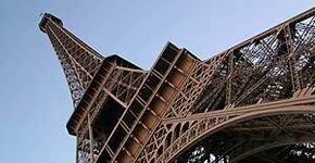 Instalação arquitetônica deixa Torre Eiffel ainda mais espetacular