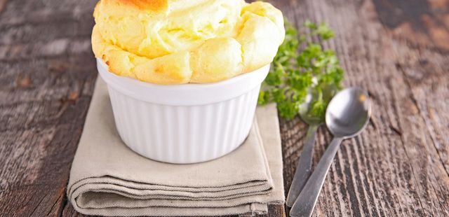 Suflê de queijo perfeito para um jantar sofisticado